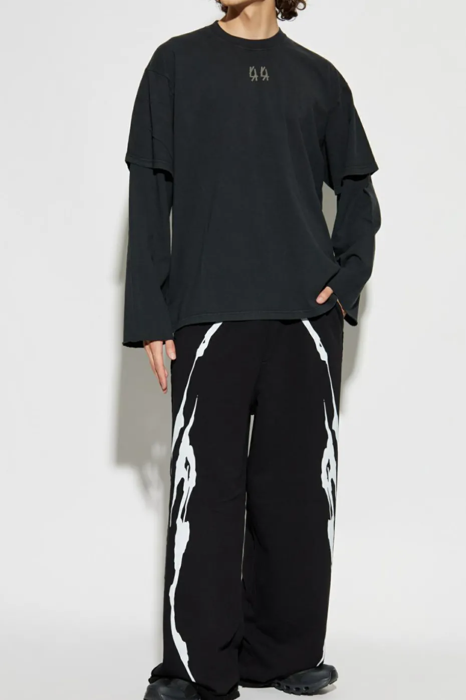 44 Label Group CZARNY T-shirt z logo