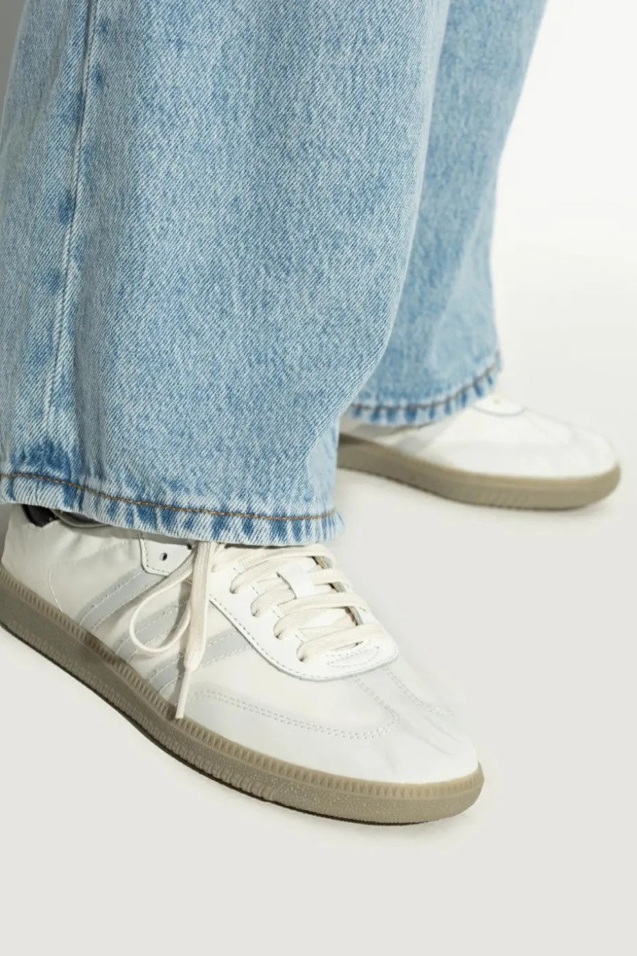 ADIDAS Originals BIAŁY Buty sportowe `SAMBA DECON`