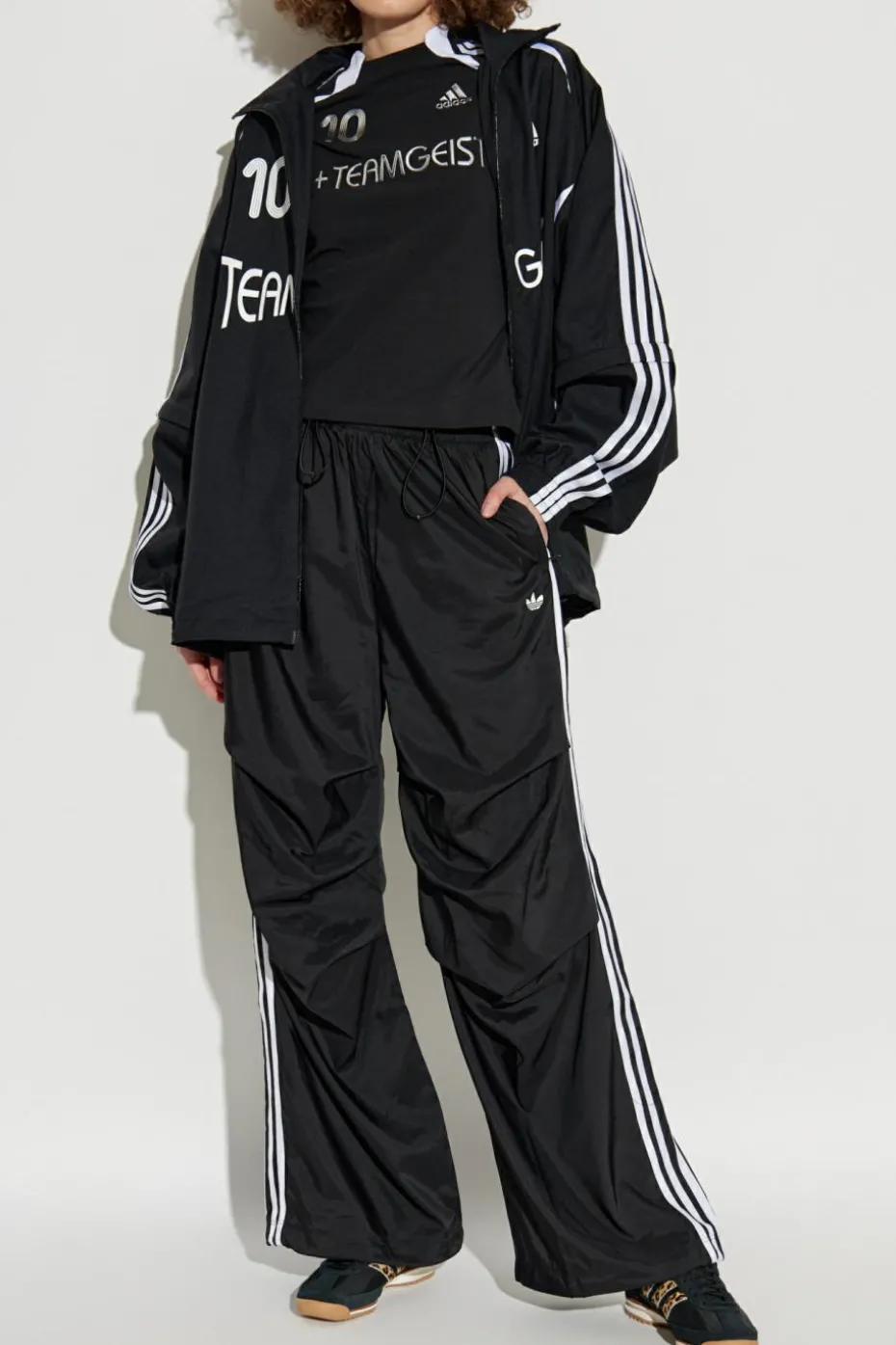 ADIDAS Originals CZARNY Spodnie dresowe z marszczonymi nogawkami
