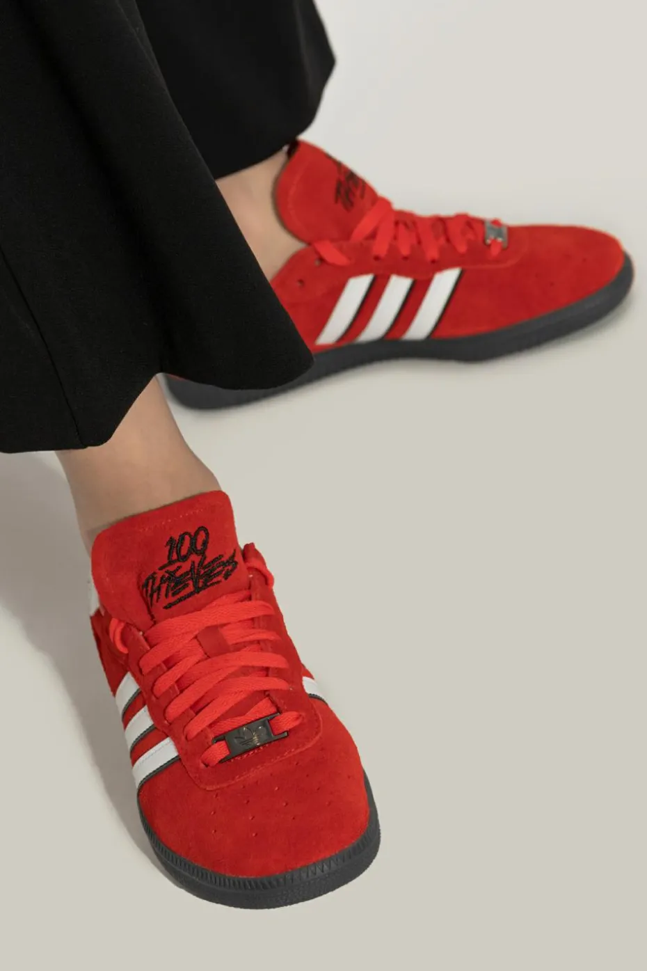 ADIDAS Originals CZERWONY ADIDAS x 100 Thieves