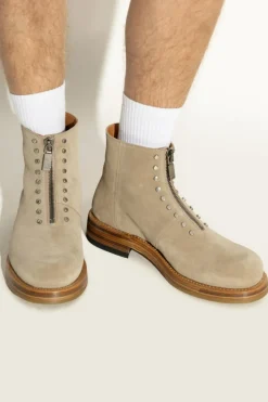 Alexander McQueen beżowy Skórzane buty za kostkę z ćwiekami