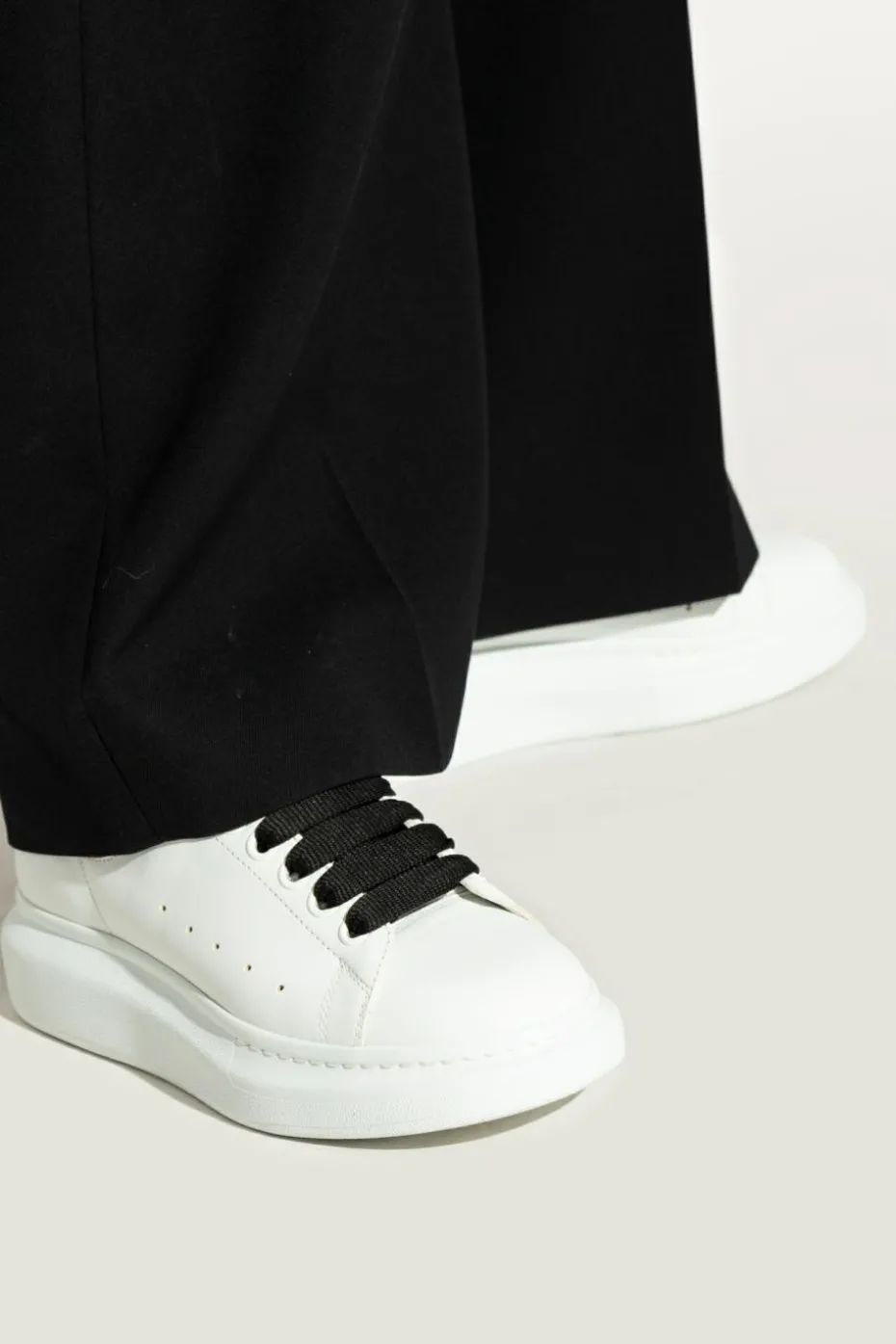 Alexander McQueen BIAŁY Skórzane buty sportowe