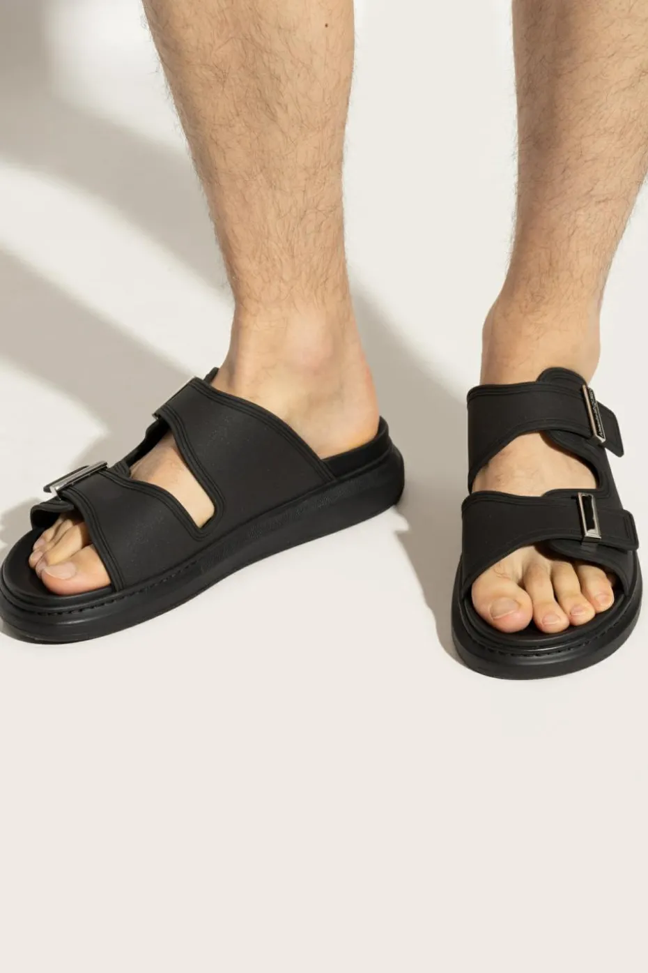 Alexander McQueen CZARNY Klapki z logo