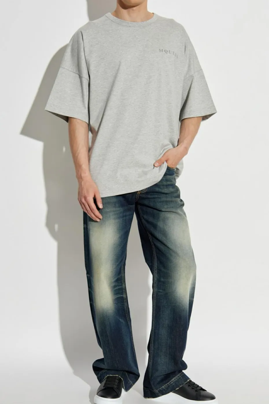 Alexander McQueen GRANATOWY Jeansy z efektem `vintage`