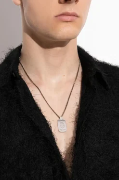 Alexander McQueen SREBRNY Naszyjnik z zawieszą z wygrawerowanym logo