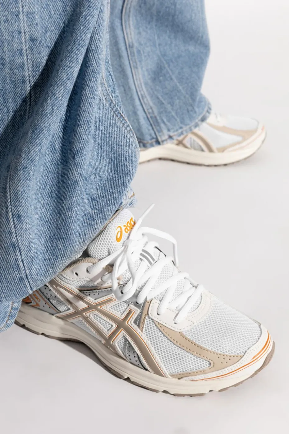 ASICS BIAŁY Buty sportowe `GEL-NIMBUS 10.1`