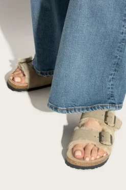 Birkenstock beżowy Klapki ‘Arizona Shearling’