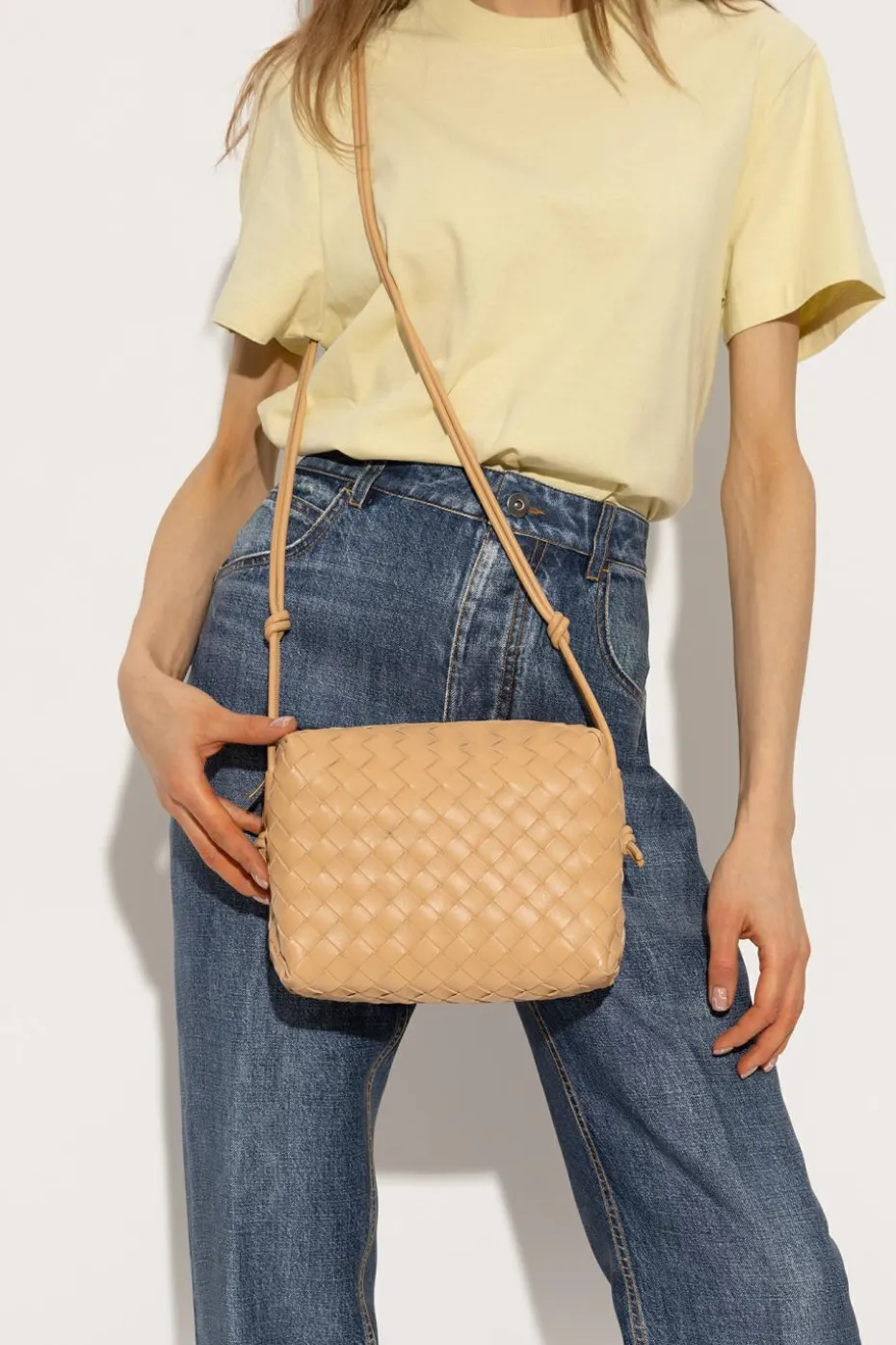 Bottega Veneta beżowy Torba na ramię ‘Loop Small’