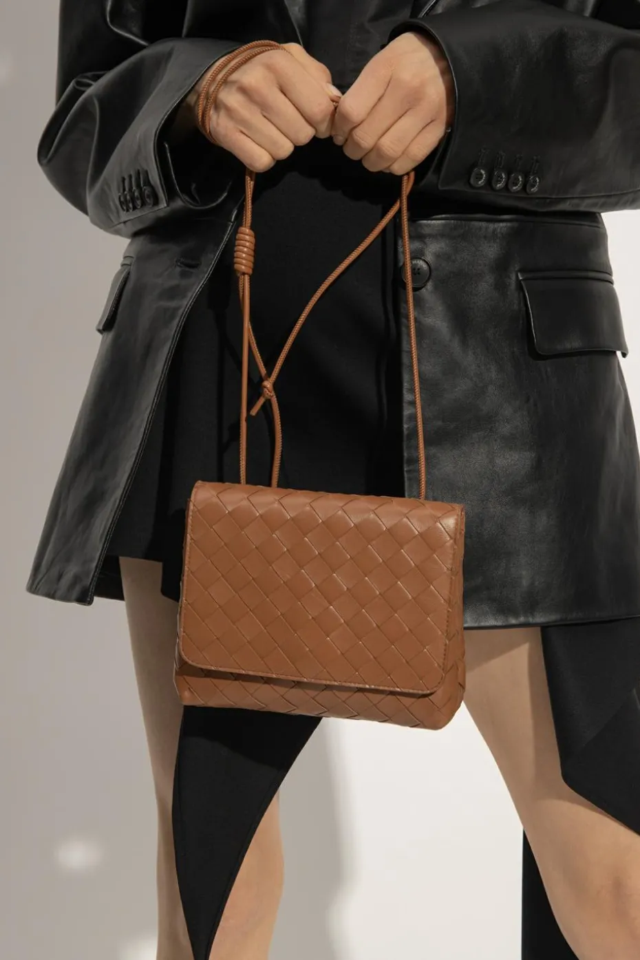 Bottega Veneta BRĄZOWY Torba na ramię ‘Intrecciato Mini’