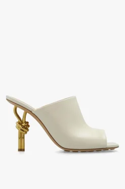 Bottega Veneta kremowy Klapki na obcasie ‘Knot’