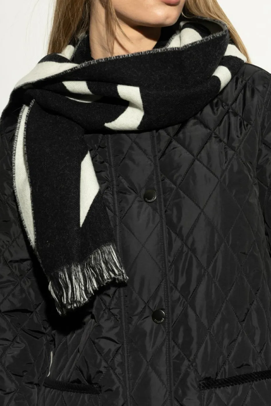 Burberry CZARNY Wełniany szal z logo