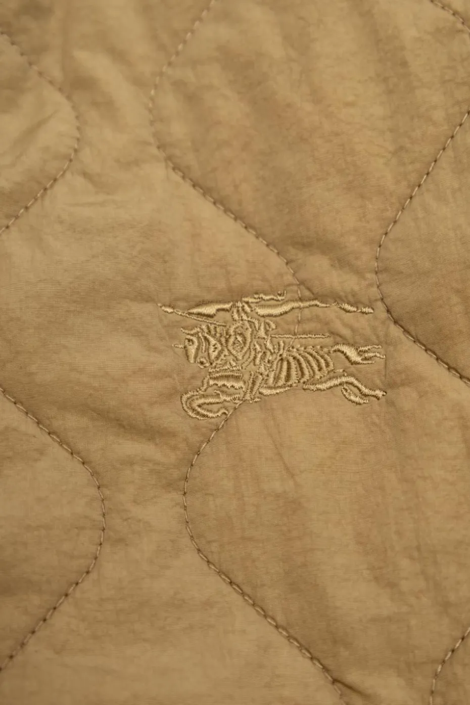 Burberry Kids beżowy Pikowana kurtka z wyszytym logo