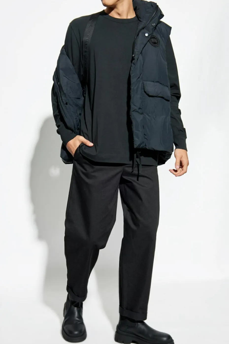 Canada Goose CZARNY T-shirt z kieszenią