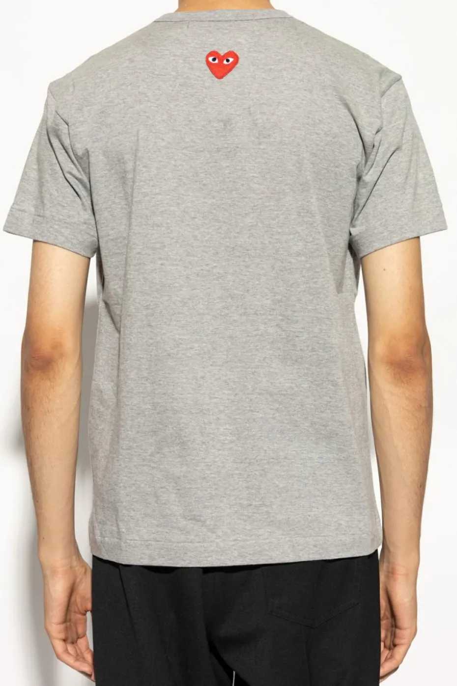 Comme des Garçons Play SZARY T-shirt z naszywką w kształcie logo