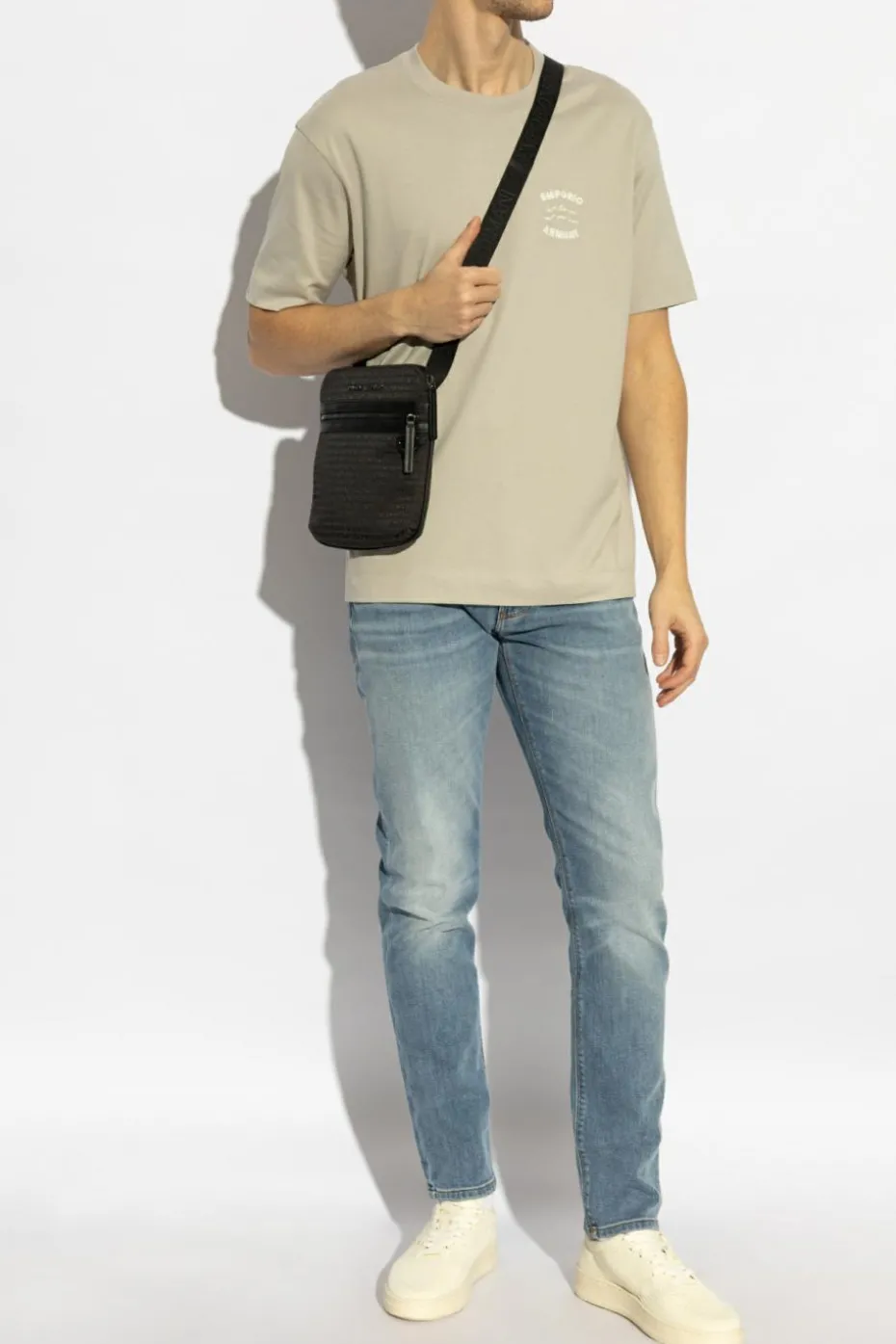 Emporio Armani beżowy T-shirt z logo