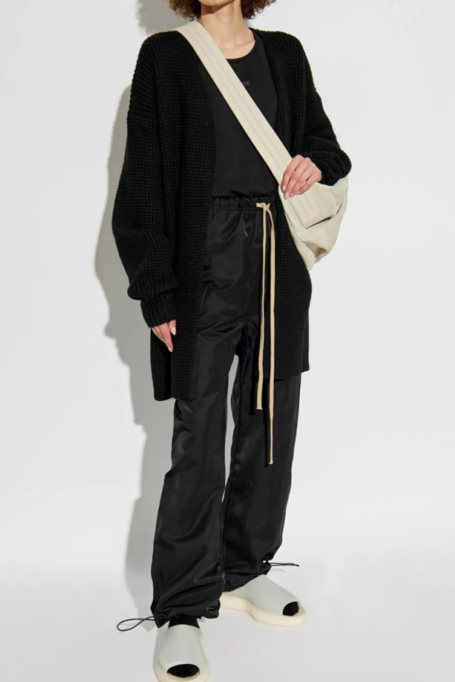 Fear Of God Essentials CZARNY Top z logo