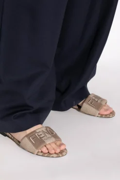 Fendi beżowy Klapki `Sunshine`