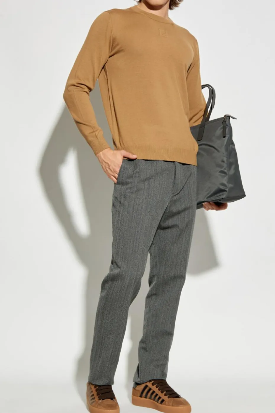 Fendi beżowy Sweter z wypukłym logo