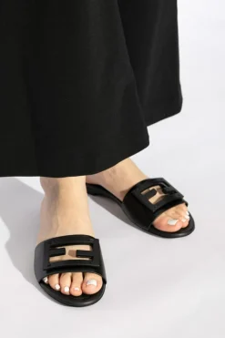 Fendi CZARNY Klapki z logo