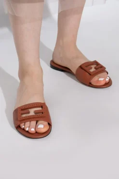 Fendi CZERWONY Skórzane klapki
