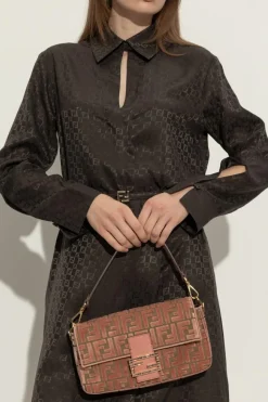 Fendi RÓŻOWY Torba na ramię `Baguette Medium`