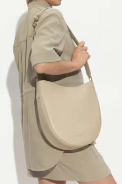 FERRAGAMO beżowy Torba na ramię `Noth-South Hobo Medium`
