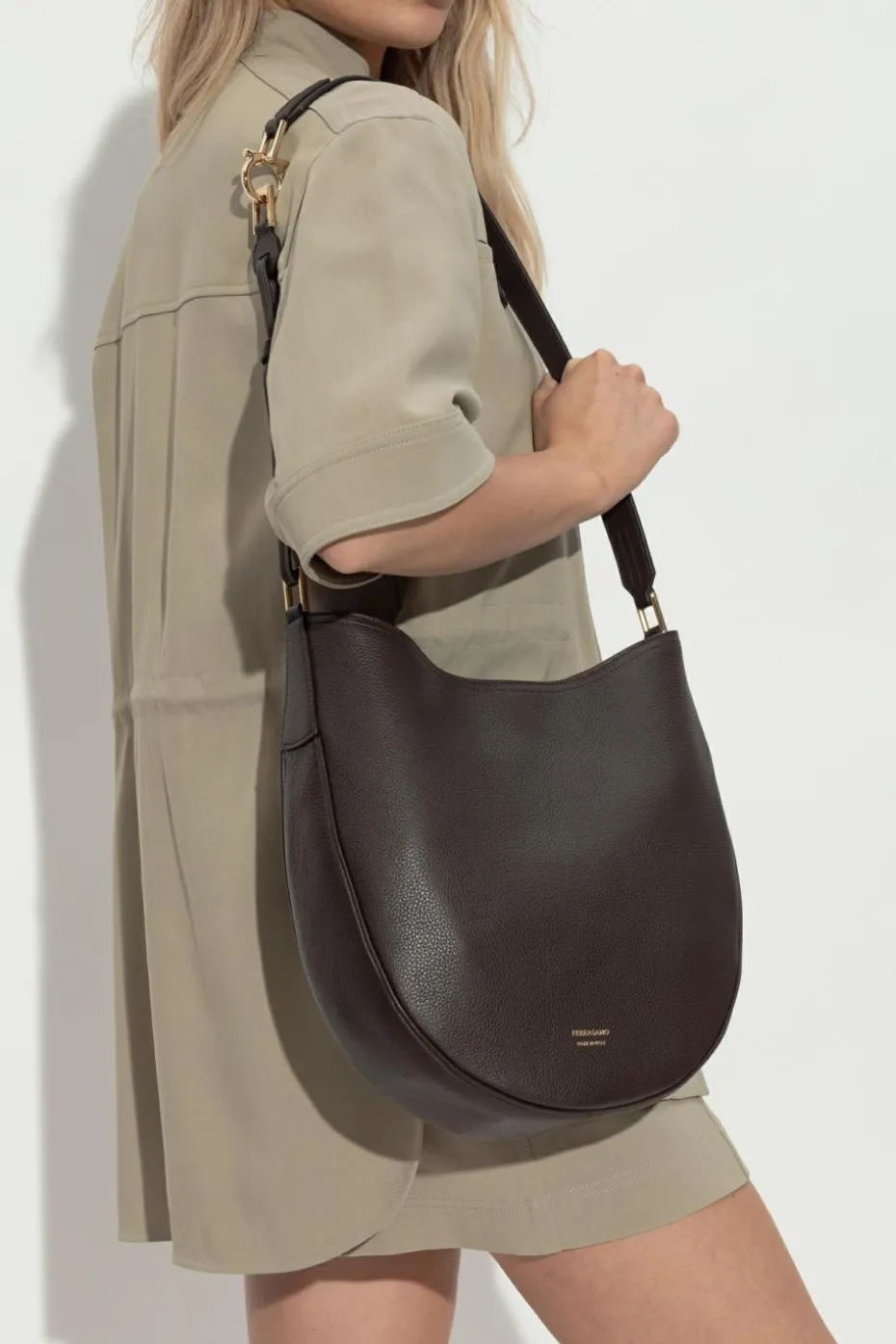 FERRAGAMO BRĄZOWY Torba na ramię `Noth-South Hobo Medium`