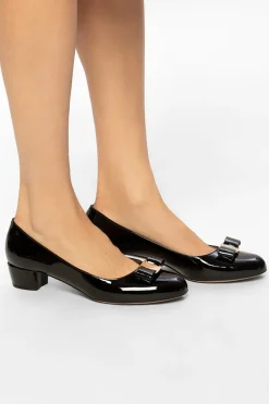 FERRAGAMO CZARNY BUTY NA OBCASIE 'VARA'