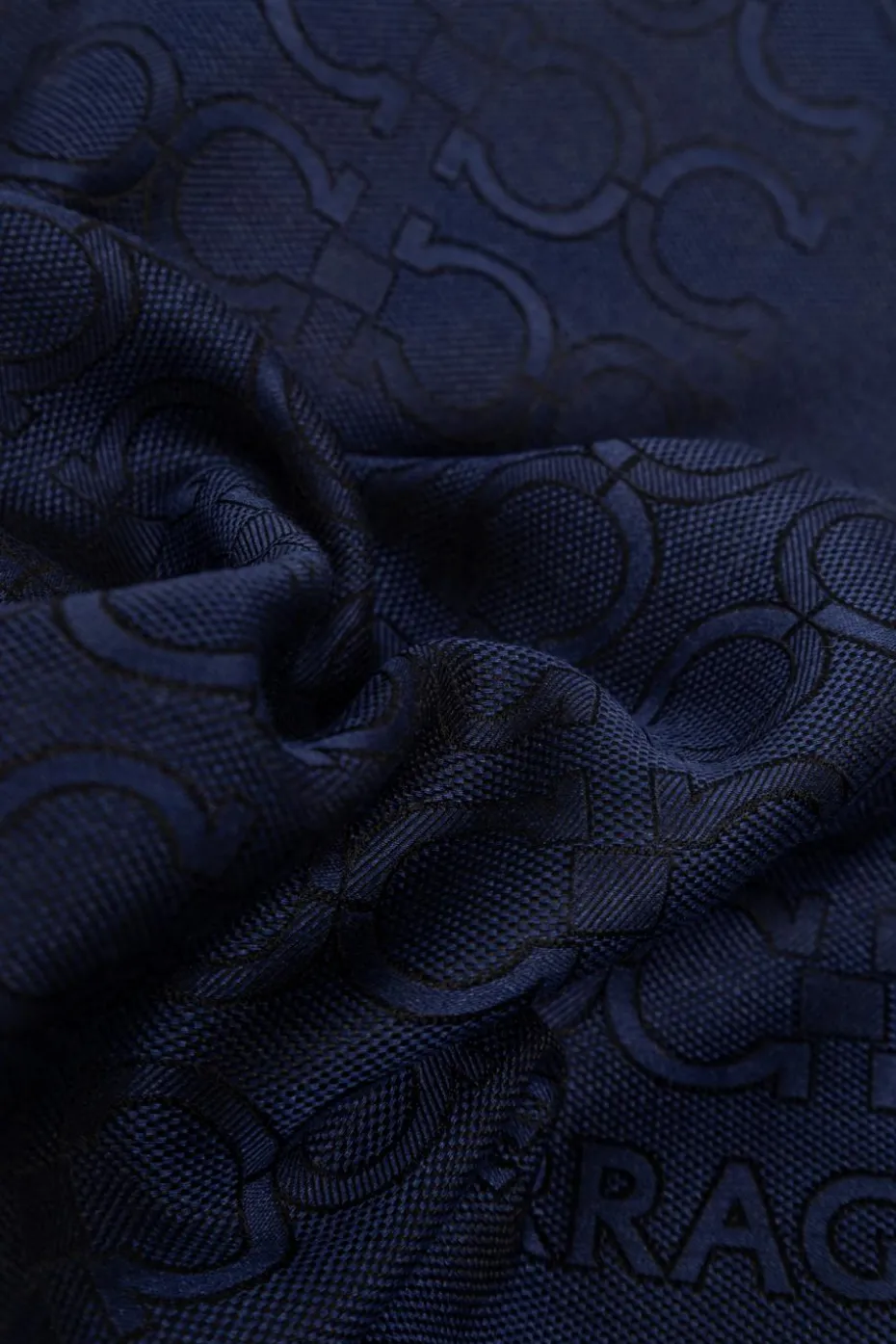 FERRAGAMO GRANATOWY Szal z monogramem
