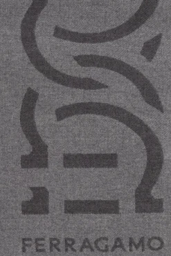 FERRAGAMO SZARY Szal z logo
