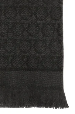 FERRAGAMO SZARY Szal z motywem ‘Gancini’