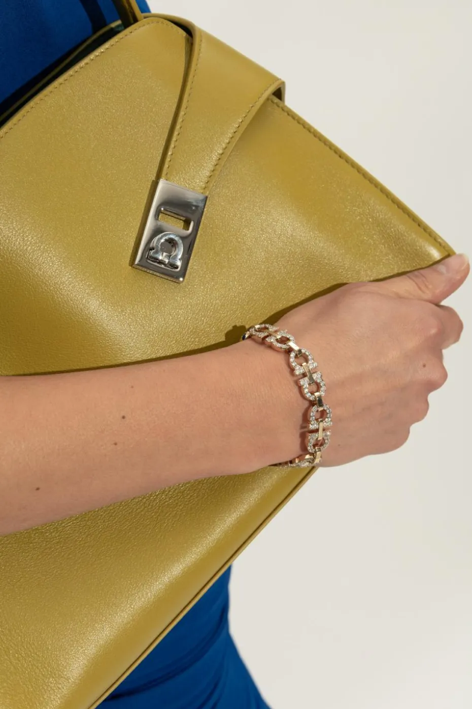FERRAGAMO ZŁOTY Bransoleta z połyskującymi kryształami