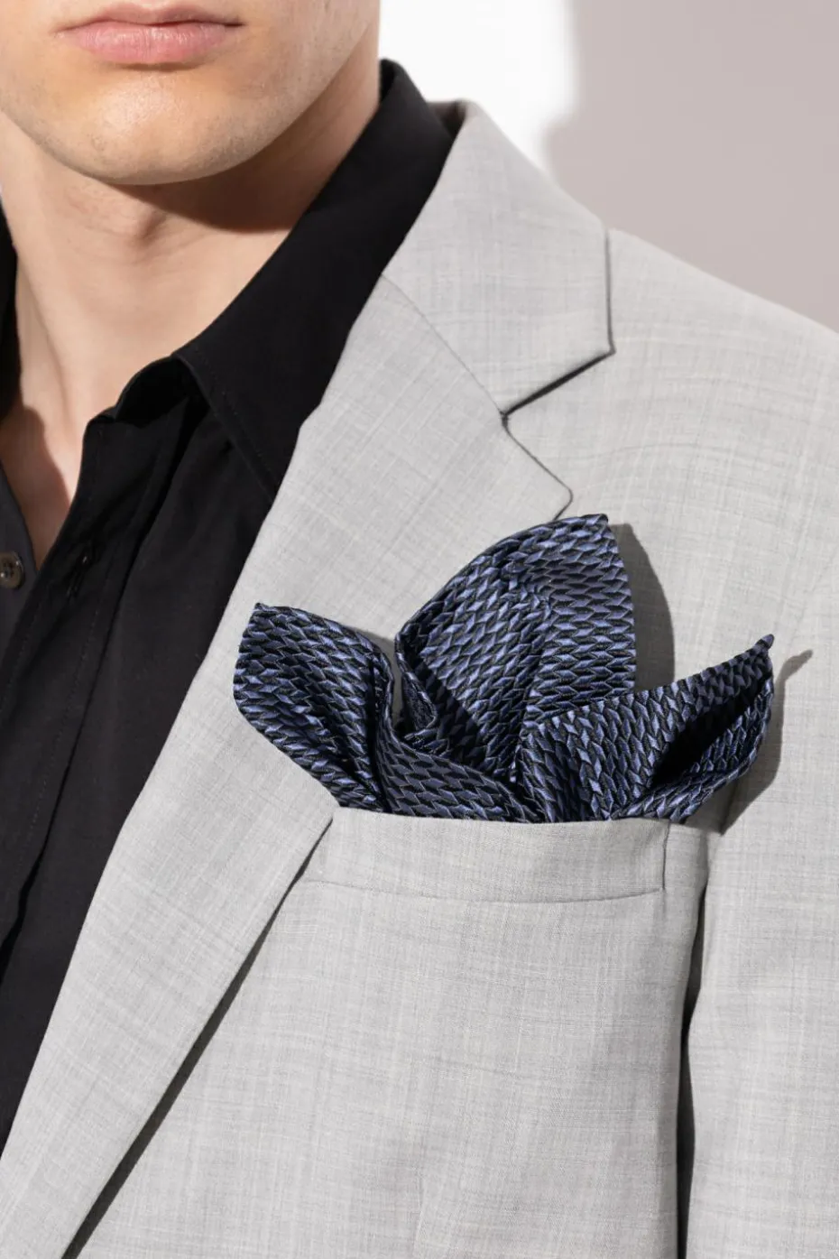 Giorgio Armani GRANATOWY Jedwabna poszetka