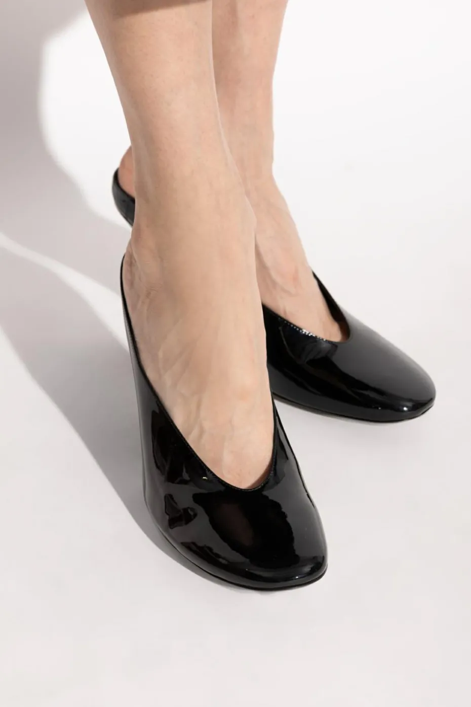 Givenchy CZARNY Lakierowane klapki na obcasie