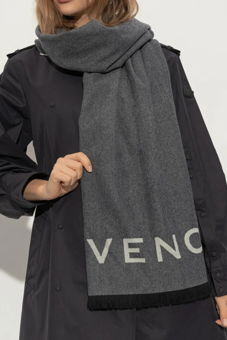 Givenchy SZARY Szal z logo