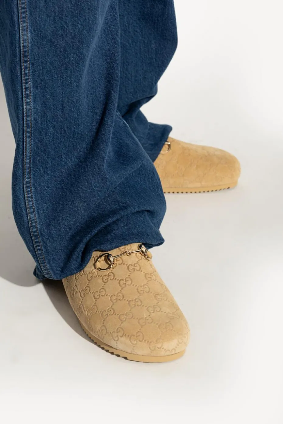 Gucci beżowy Klapki z monogramem