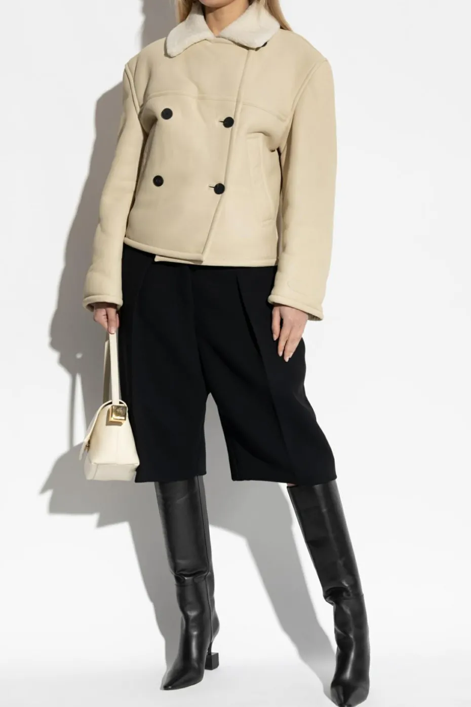 Jacquemus kremowy Dwurzędowy kożuch