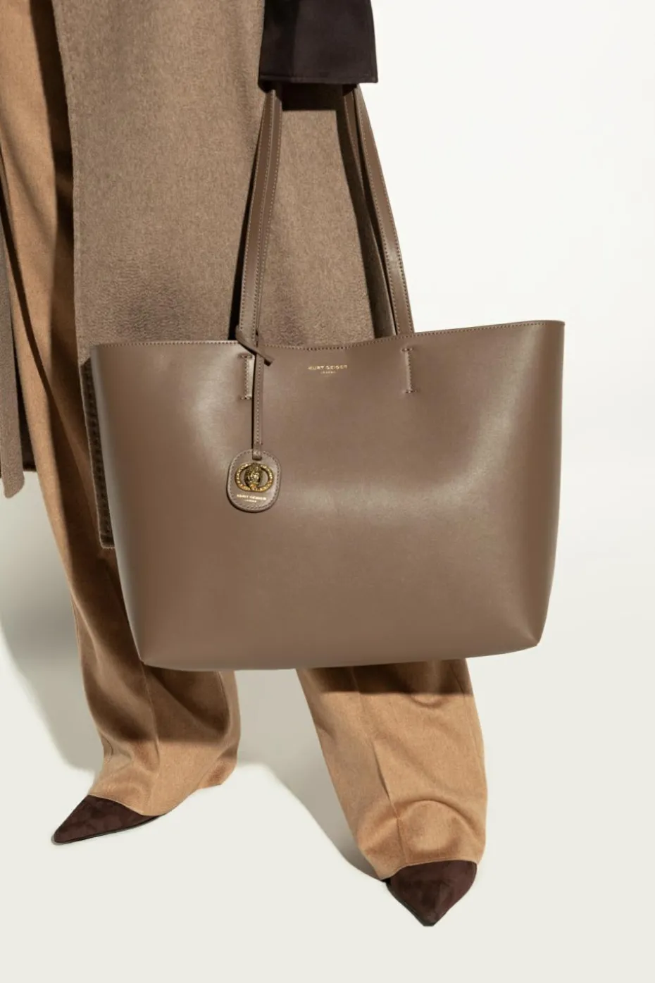 Kurt Geiger beżowy Torba `Chelsea` typu `shopper`