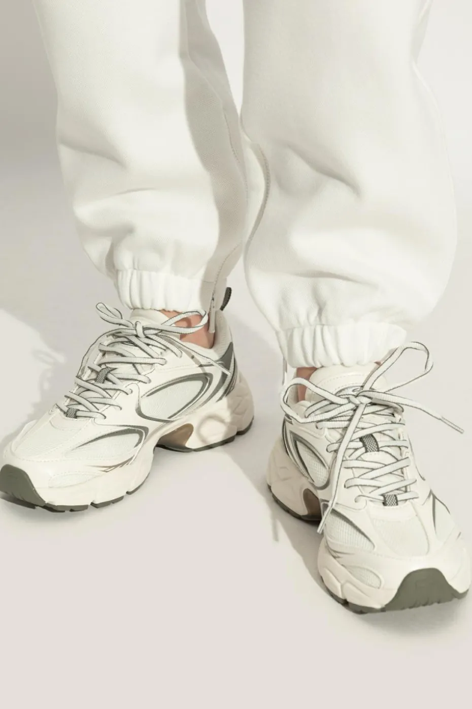 Lacoste kremowy Buty sportowe `Storm 96 2k`
