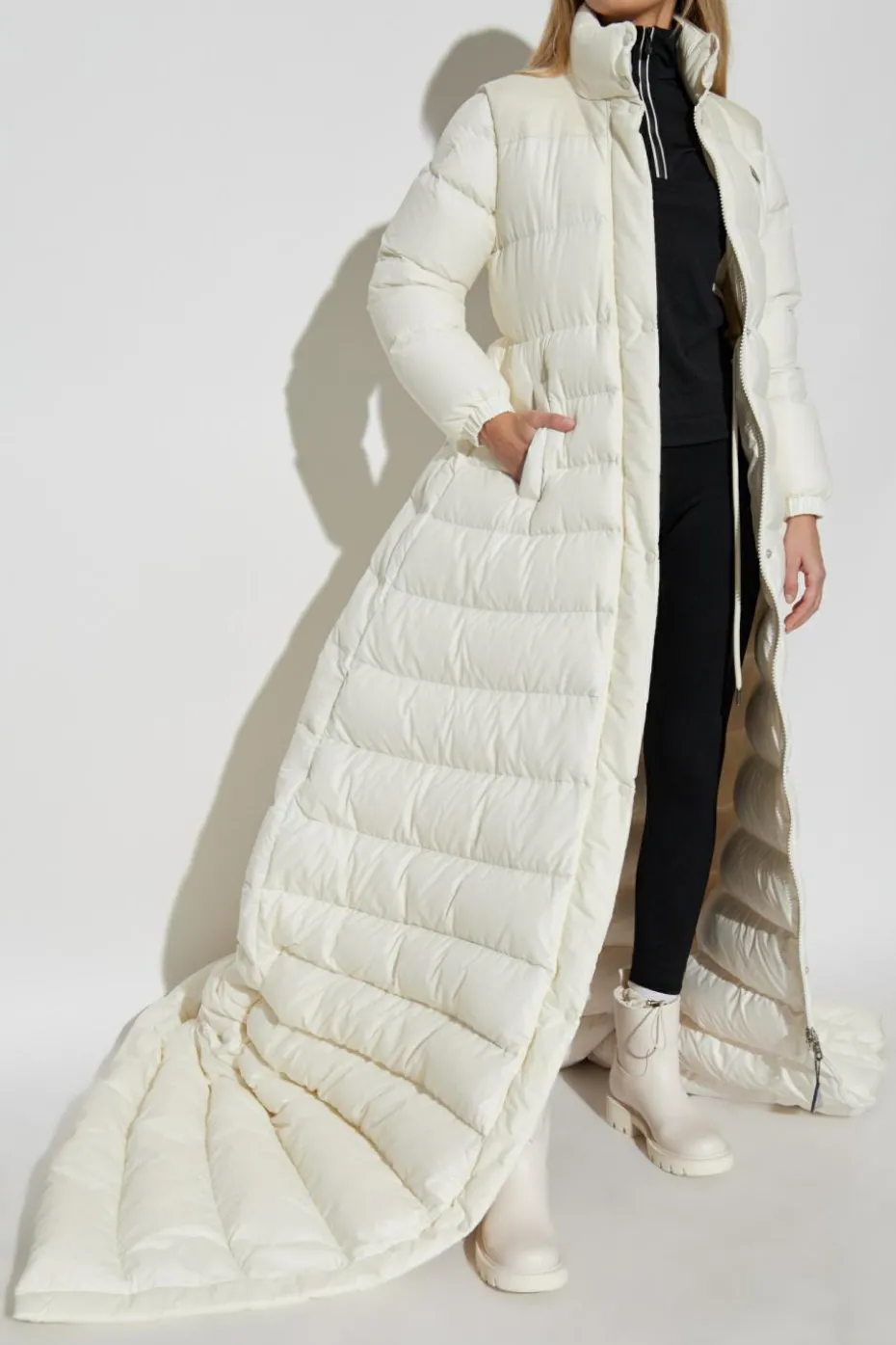 Moncler BIAŁY Płaszcz puchowy `Verone` z kolekcji `RE/ICONS`