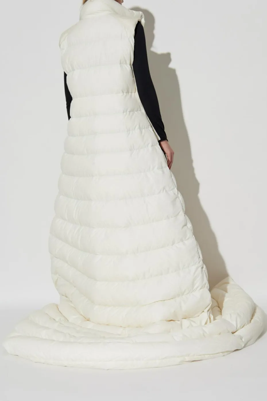 Moncler BIAŁY Płaszcz puchowy `Verone` z kolekcji `RE/ICONS`