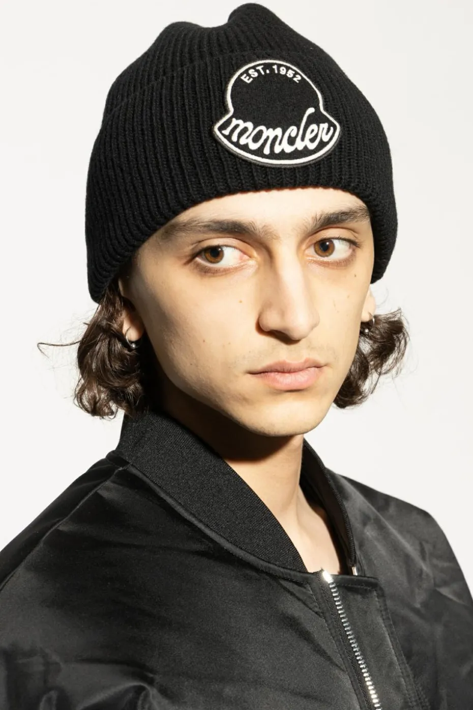 Moncler CZARNY Wełniana czapka z naszywką z logo