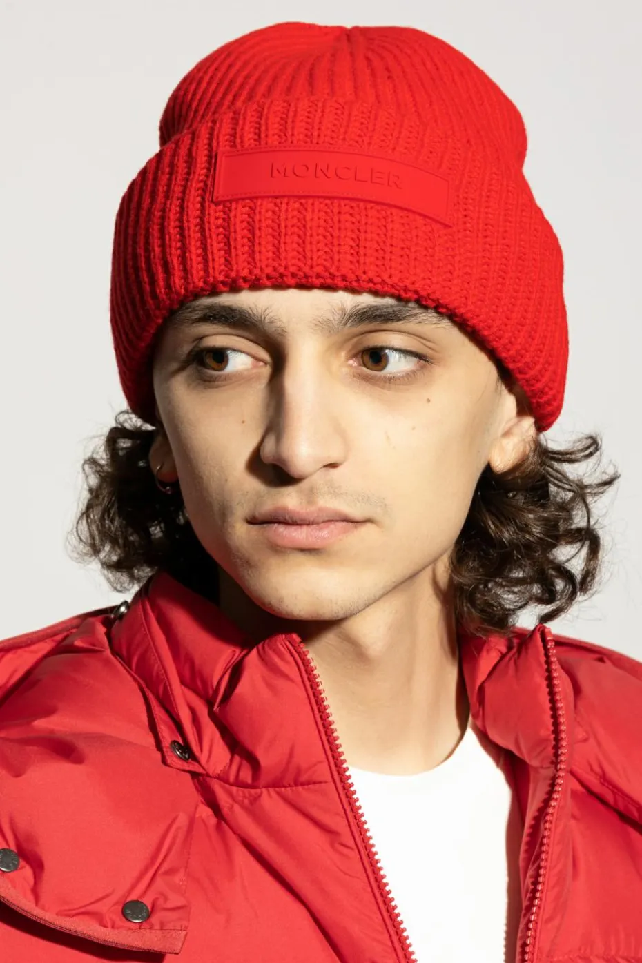 Moncler CZERWONY Wełniana czapka z naszywką z logo