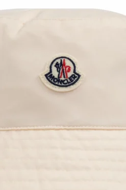 Moncler Enfant kremowy Kapelusz z naszywką z logo
