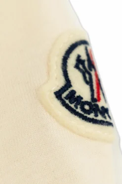 Moncler Enfant kremowy T-shirt z logo wykończonym połyskującymi kryształami