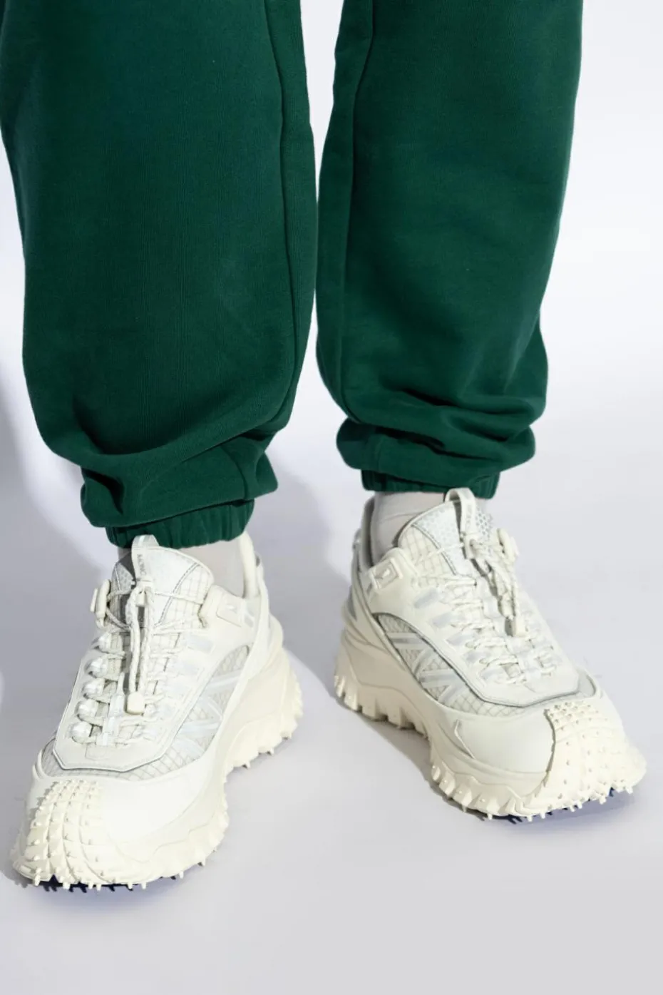 Moncler kremowy Buty sportowe `Trailgrip GTX`