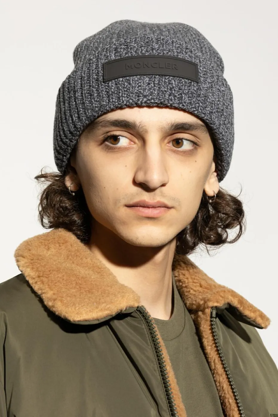 Moncler SZARY Wełniana czapka z naszywką z logo