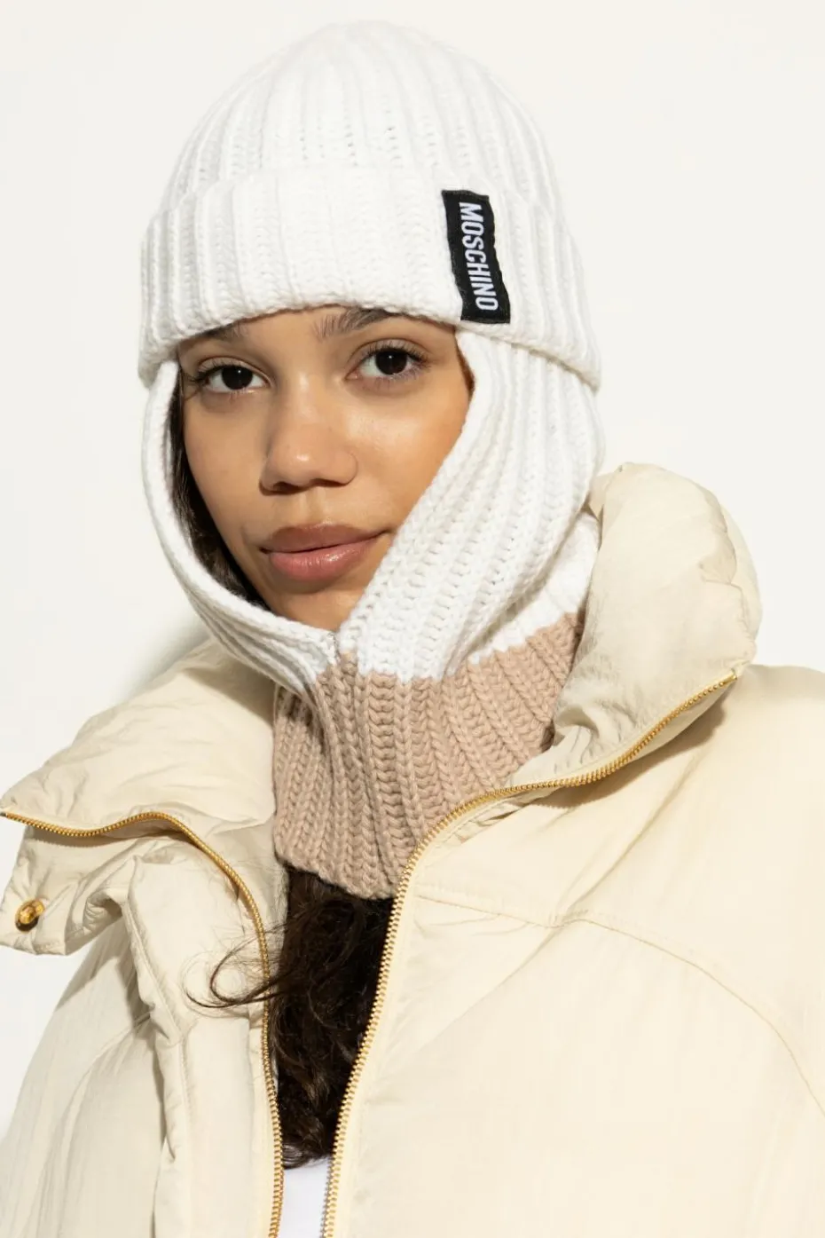 Moschino BIAŁY Kominiarka z naszywką z logo