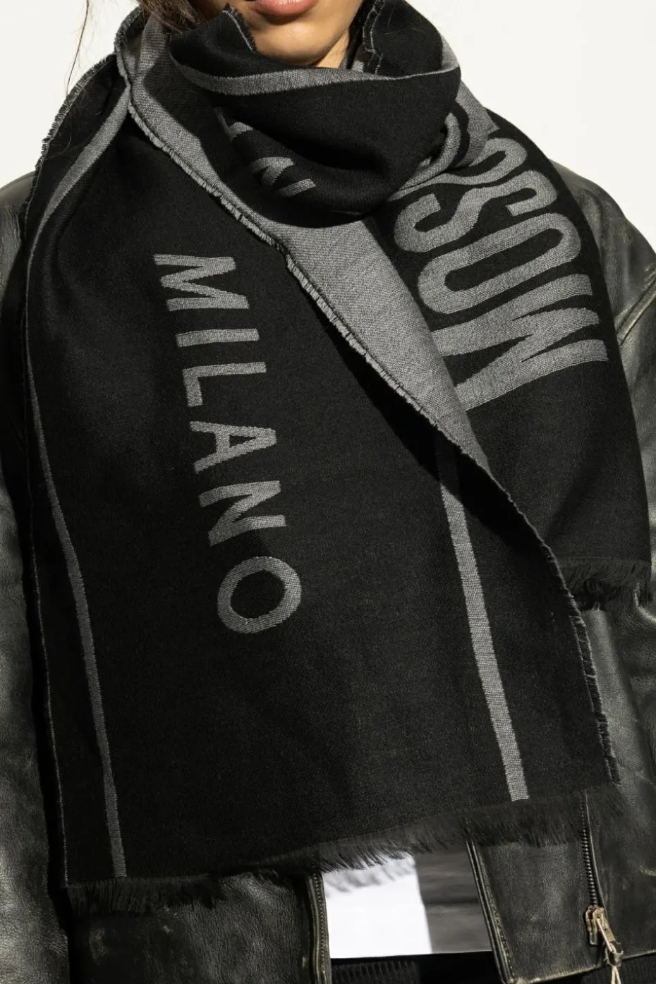 Moschino CZARNY Szal z logo