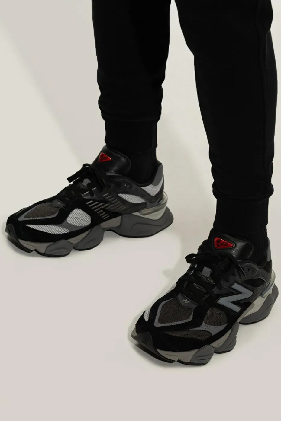New Balance CZARNY Buty sportowe ‘U9060BLK’